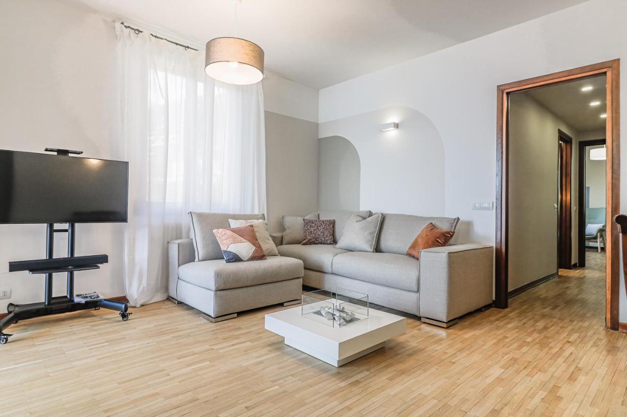 Stunning View Lakeside Apartment - Larihome A11 Gravedona Εξωτερικό φωτογραφία