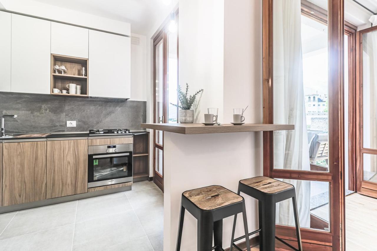 Stunning View Lakeside Apartment - Larihome A11 Gravedona Εξωτερικό φωτογραφία