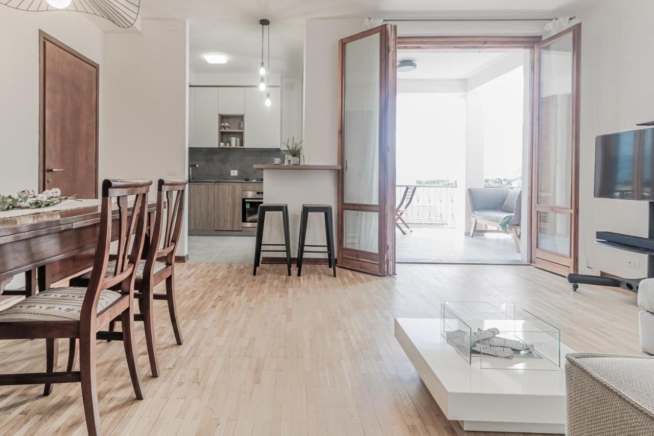 Stunning View Lakeside Apartment - Larihome A11 Gravedona Εξωτερικό φωτογραφία