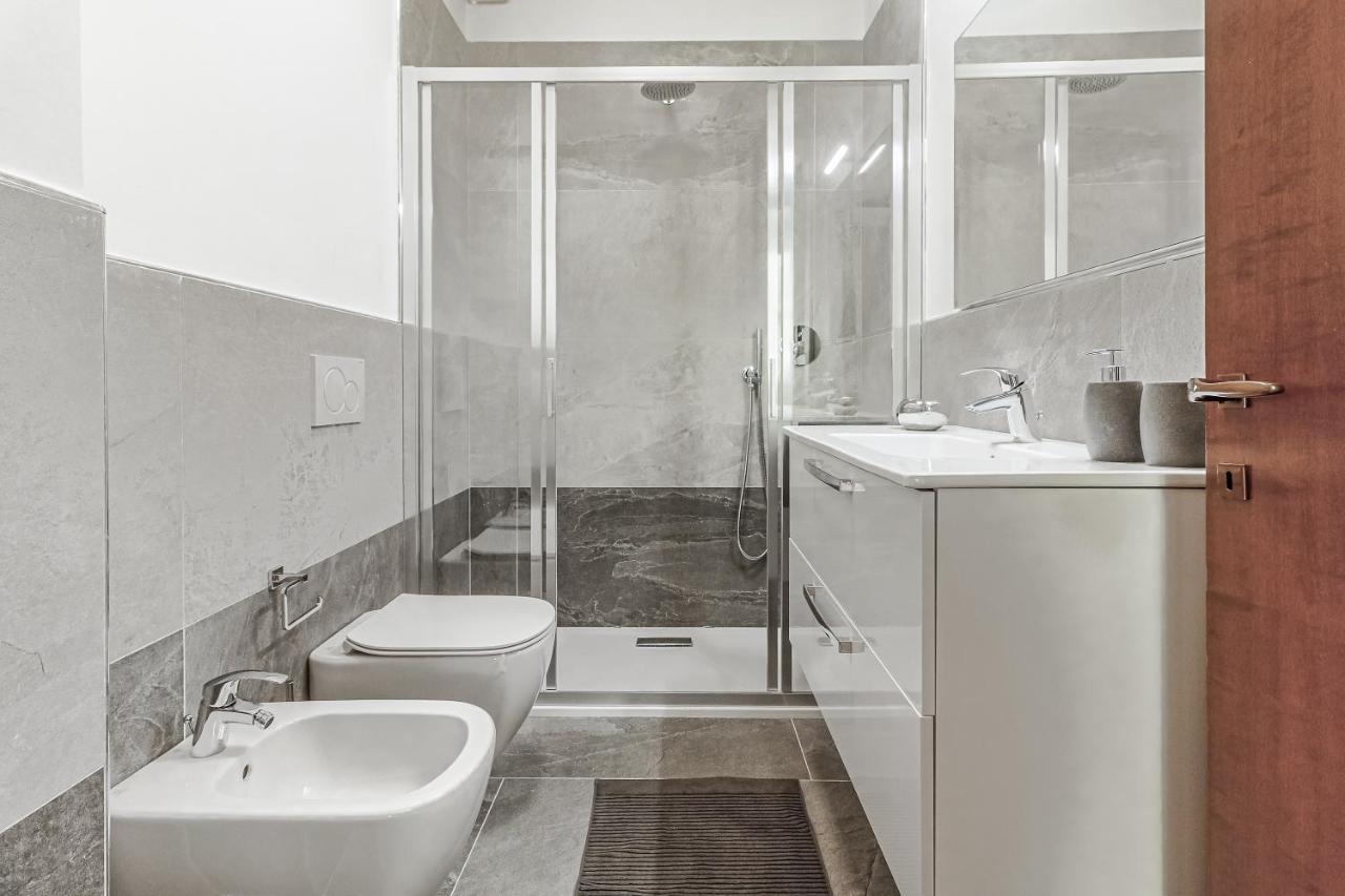 Stunning View Lakeside Apartment - Larihome A11 Gravedona Εξωτερικό φωτογραφία